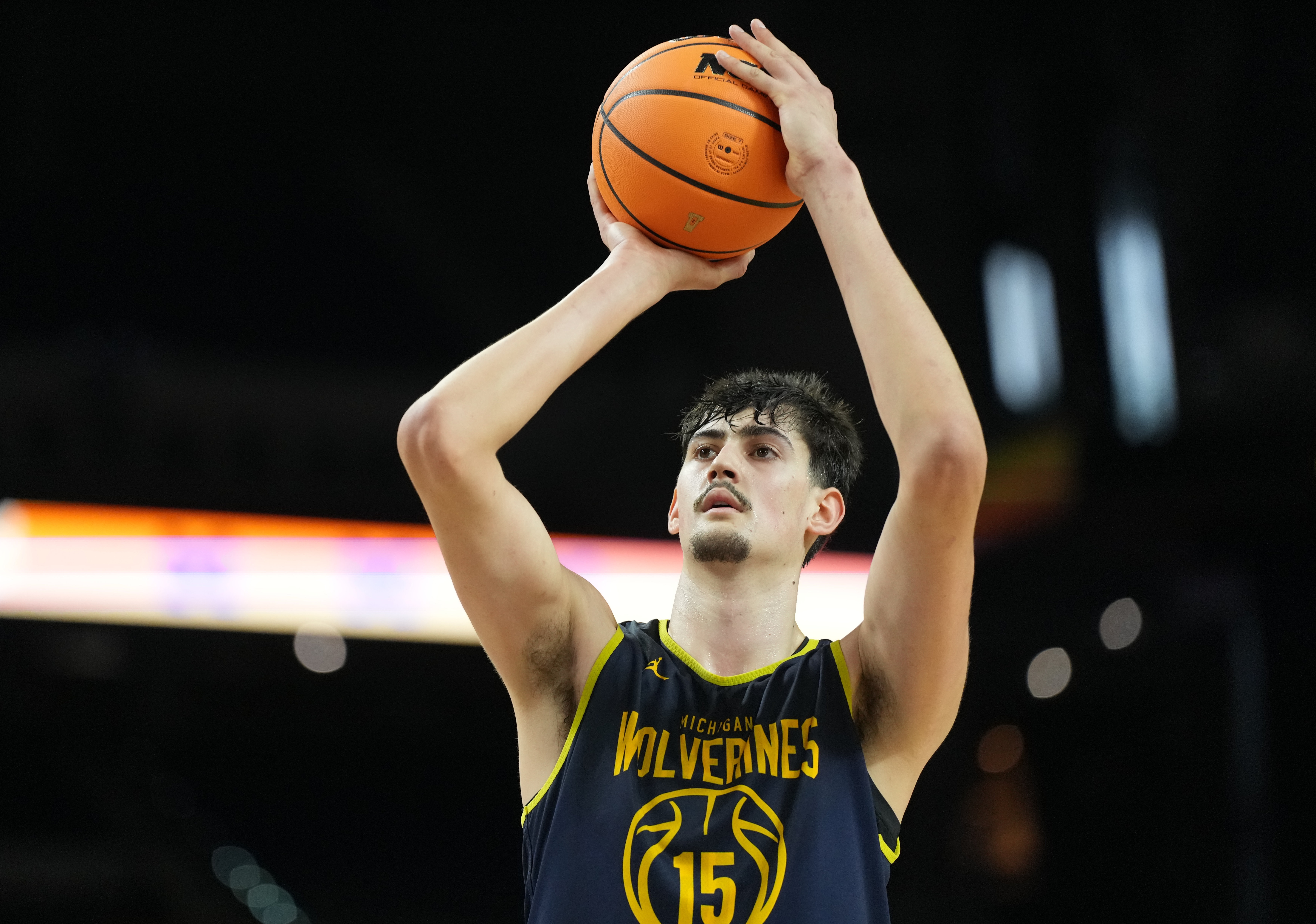 kaiyun-镇守内线！密歇根2米21高塔马拉7投4中 砍下8分4板1助1断1帽